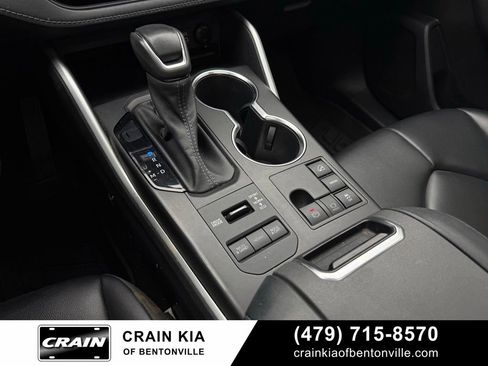 Used 2023 Toyota Highlander XLE AWD/4WD image 17