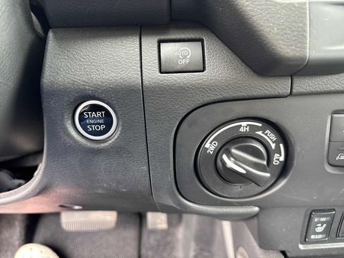 Used 2025 Nissan Frontier SV w/ SV Convenience Package AWD/4WD image 19