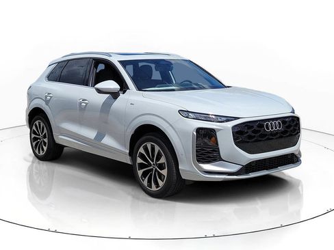 New 2026 Audi Q3 quattro 2.0T AWD/4WD image 1
