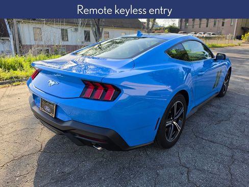 Used 2025 Ford Mustang Coupe image 3