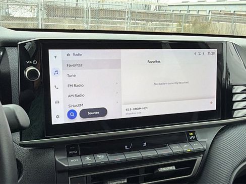 Used 2025 Toyota Camry SE image 28