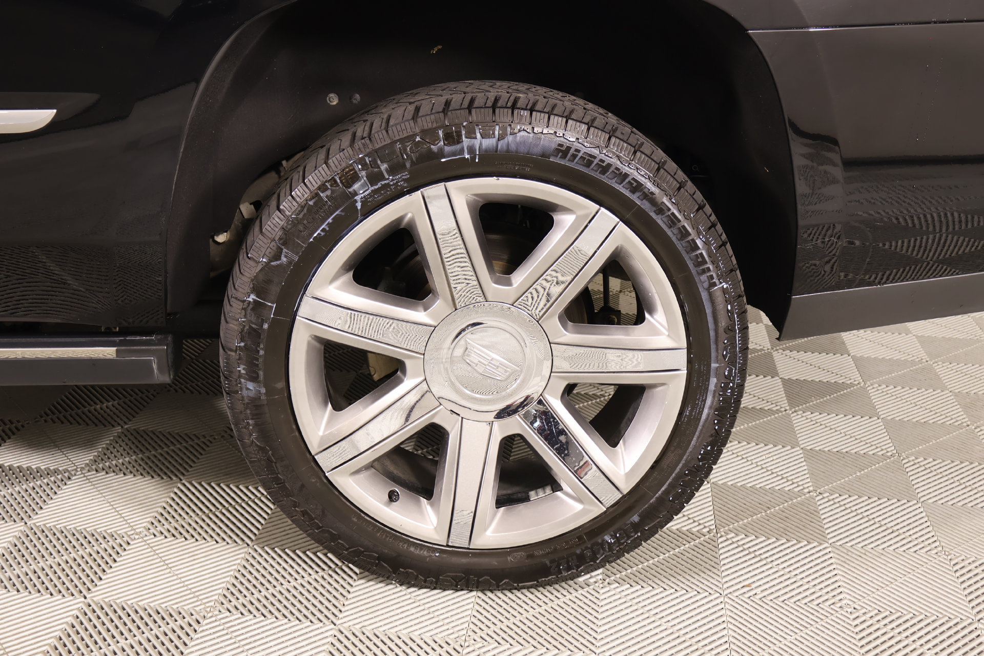 Used 2020 Cadillac Escalade Premium Luxury AWD/4WD image 22
