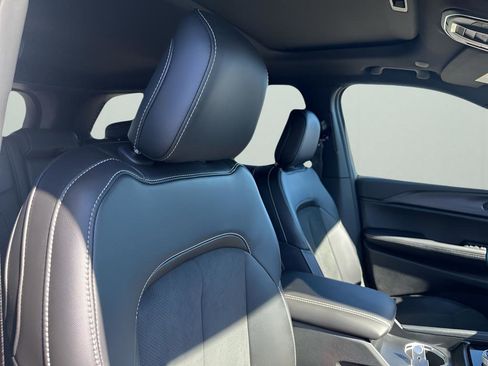 New 2025 Jeep Grand Cherokee Altitude image 15