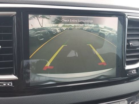 Used 2023 Chrysler Pacifica Touring-L FWD image 26