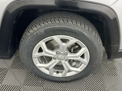 Used 2022 Jeep Compass Limited w/ Elite Group image 11