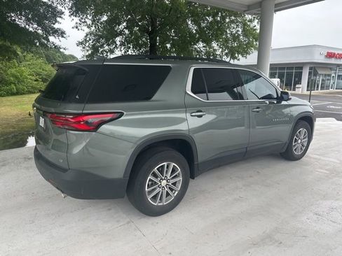 Used 2022 Chevrolet Traverse LT FWD image 3