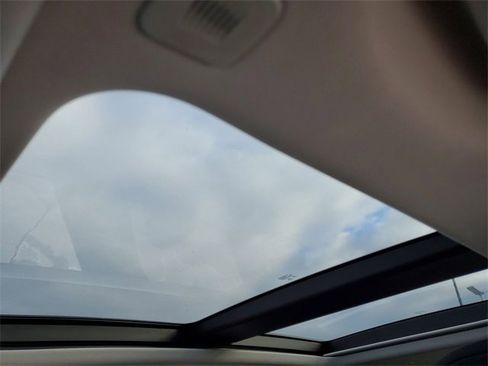 Used 2018 Jeep Renegade Altitude w/ UConnect 8.4 Nav Group image 18