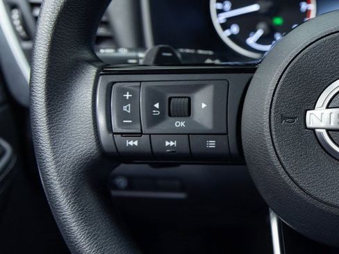 Used 2023 Nissan Rogue SV image 16