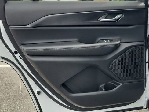 New 2025 Jeep Grand Cherokee L Laredo w/ Luxury Tech Group I image 8