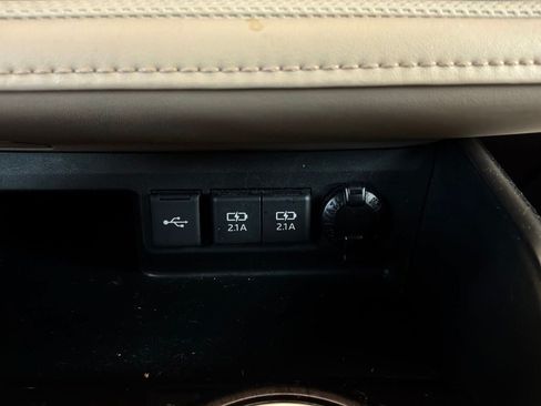 Used 2020 Toyota Highlander Limited FWD image 34