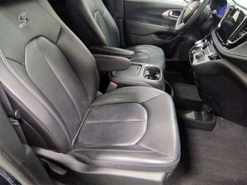 Certified 2023 Chrysler Pacifica Touring-L w/ S Appearance Package image 22