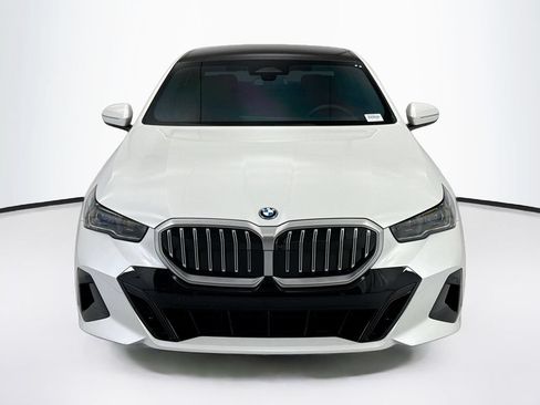 Used 2026 BMW 550e xDrive w/ Premium Package AWD/4WD image 2