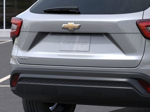 New 2025 Chevrolet Trax LS w/ LS Convenience Package FWD image 14
