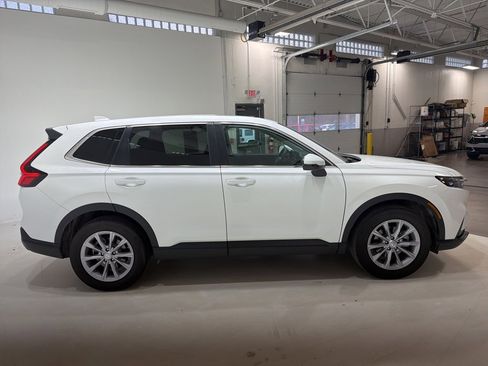 Used 2025 Honda CR-V EX image 5