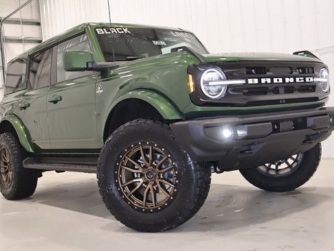 New 2025 Ford Bronco Outer Banks image 32