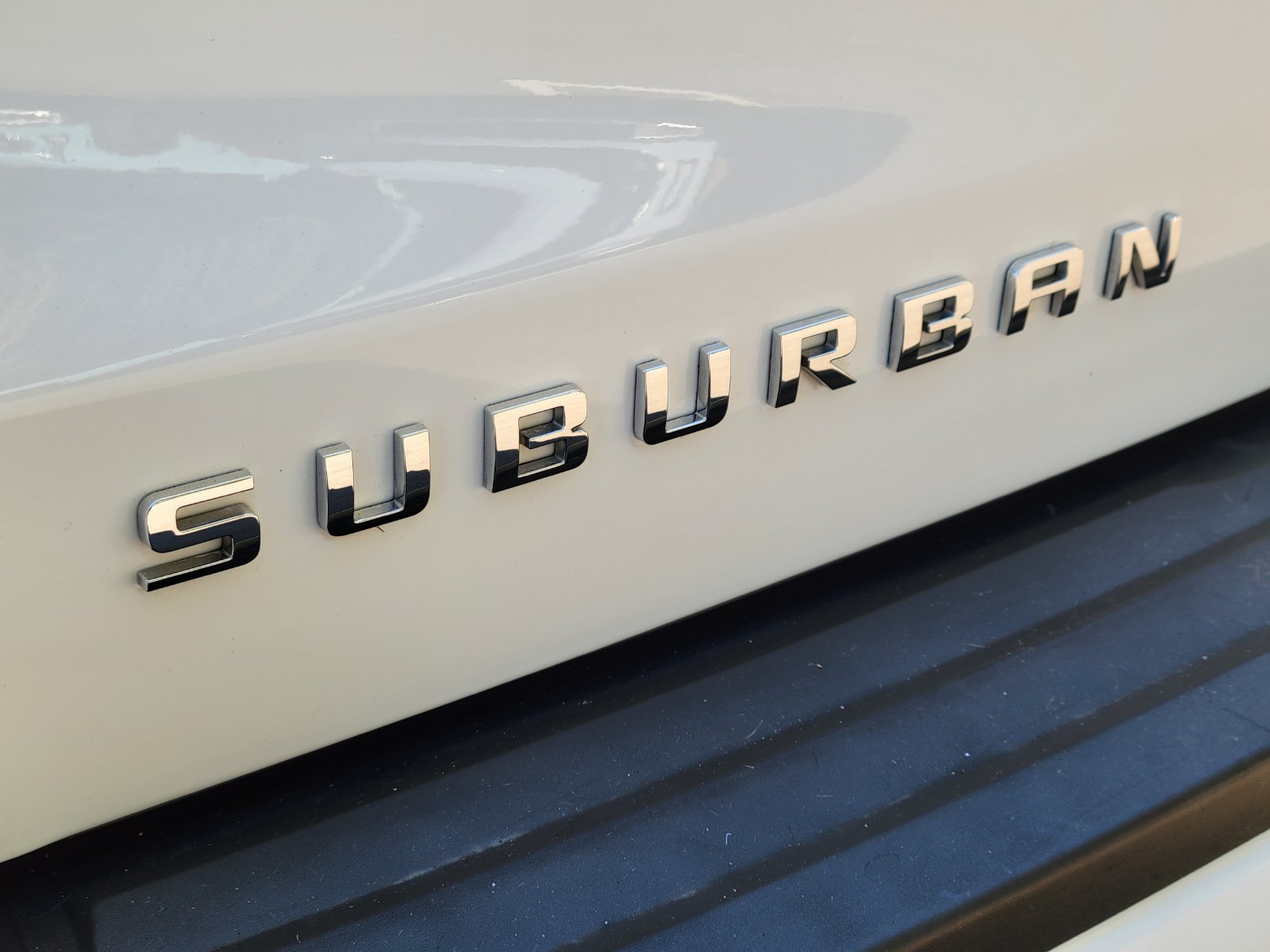 Used 2019 Chevrolet Suburban LT w/ Luxury Package AWD/4WD image 36