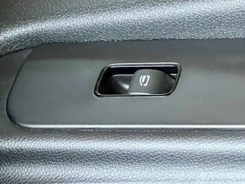 Used 2025 Mercedes-Benz Sprinter 2500 image 30