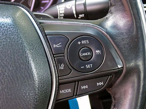 Used 2020 Toyota Camry SE FWD image 23