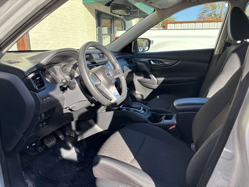 Used 2017 Nissan Rogue S image 15
