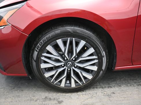 Used 2024 Nissan Altima 2.5 SV image 11