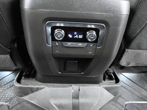 Used 2025 Chevrolet Suburban Z71 w/ Z71 Off-Road Package AWD/4WD image 15