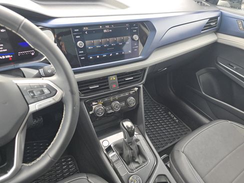 Certified 2024 Volkswagen Taos SE w/ Panoramic Sunroof Package AWD/4WD image 12