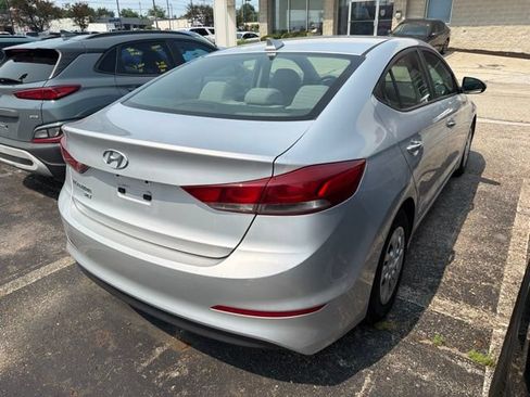 Used 2017 Hyundai Elantra SE w/ Cargo Package FWD image 4