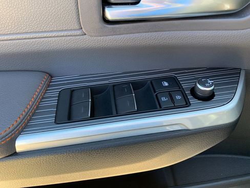 Used 2022 Toyota Sienna XSE w/ XSE Plus Package image 13