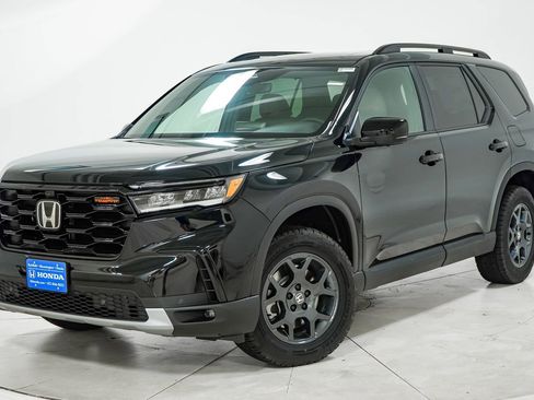New 2025 Honda Pilot TrailSport image 1