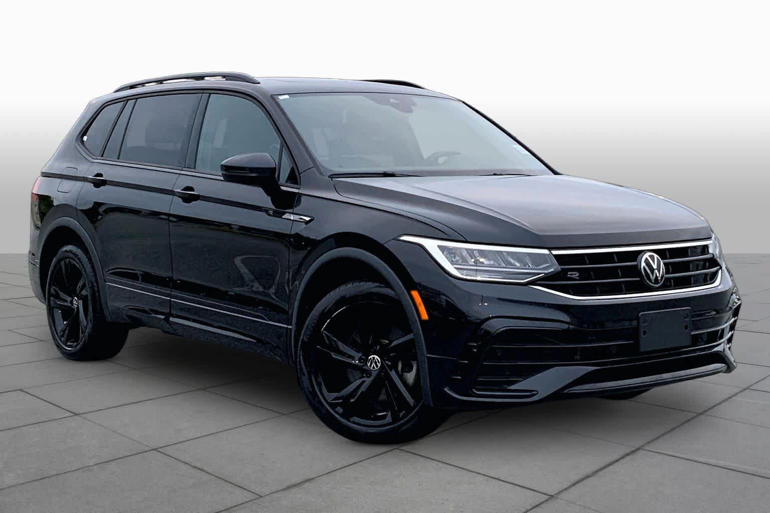 Used 2024 Volkswagen Tiguan SE R-Line FWD image 3