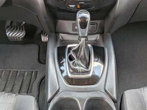 Used 2018 Nissan Rogue SV FWD image 20