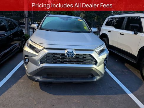 Used 2022 Toyota RAV4 XLE Premium AWD/4WD image 2