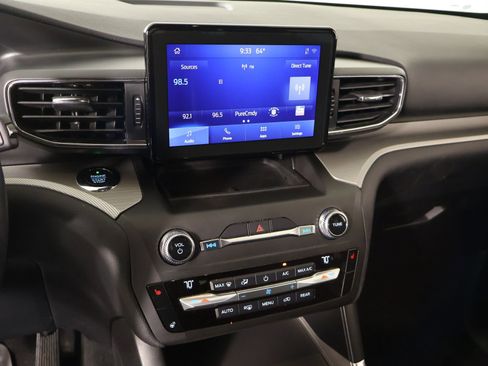 Used 2020 Ford Explorer XLT w/ Equipment Group 202A image 5