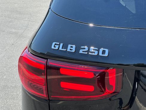 New 2025 Mercedes-Benz GLB 250 4MATIC image 26