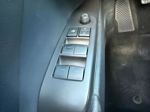 Used 2023 Toyota Camry SE FWD image 17