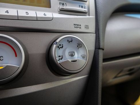 Used 2010 Toyota Camry LE FWD image 25
