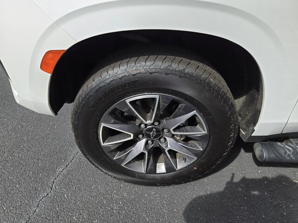 Used 2021 Chevrolet Tahoe Z71 AWD/4WD image 2