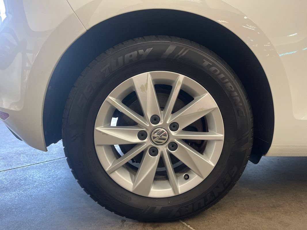 Used 2015 Volkswagen Golf S FWD image 32
