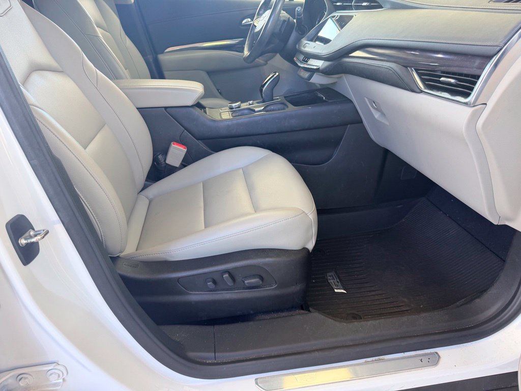 Used 2021 Cadillac XT4 Luxury w/ Cold Weather Package FWD image 19