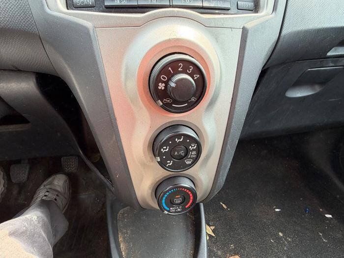 Used 2009 Toyota Yaris 2-Door Hatchback w/ Convenience Pkg FWD image 29