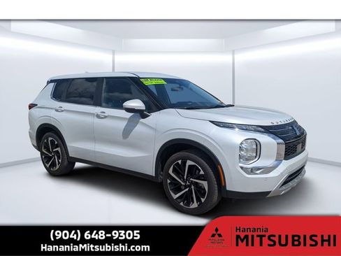 Used 2024 Mitsubishi Outlander SE image 1