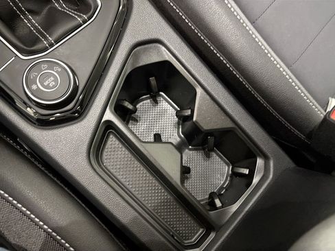 Certified 2024 Volkswagen Taos SE w/ Panoramic Sunroof Package image 15