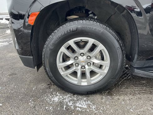 Used 2024 Chevrolet Suburban LT image 35