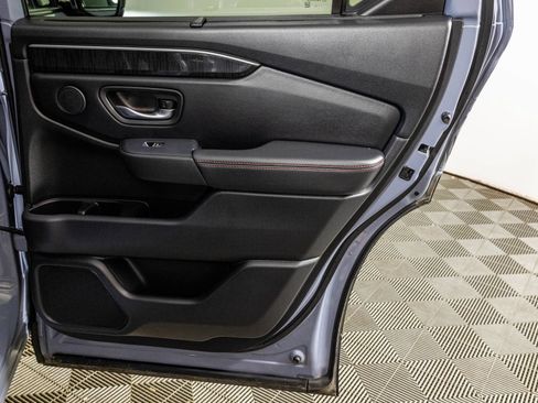 Used 2025 Honda Pilot Black Edition image 49