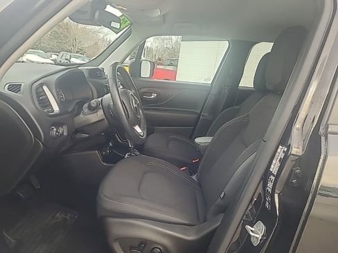 Used 2023 Jeep Renegade Latitude w/ Premium Group image 9