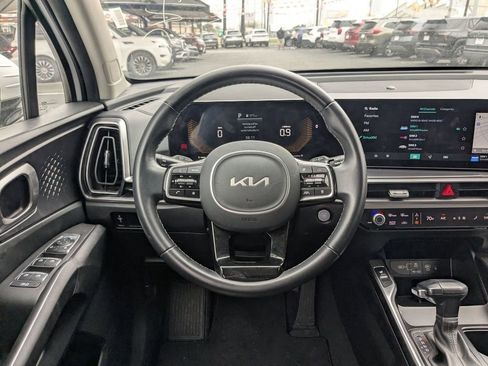 Used 2024 Kia Sorento S image 16