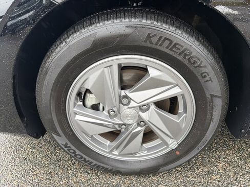 Used 2025 Hyundai Elantra SE image 37