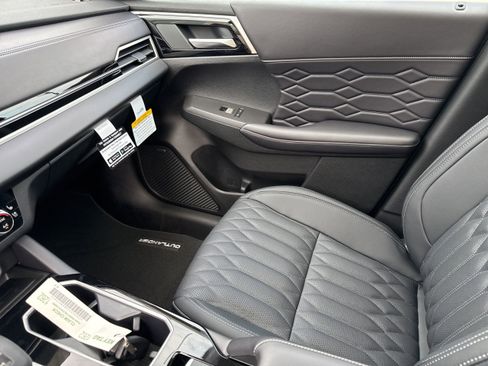 New 2025 Mitsubishi Outlander SEL image 19