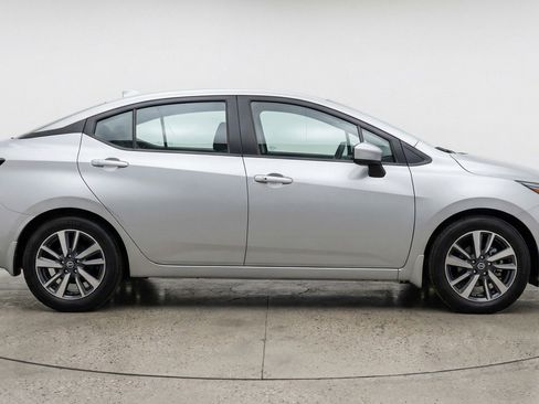 Used 2025 Nissan Versa SV image 11