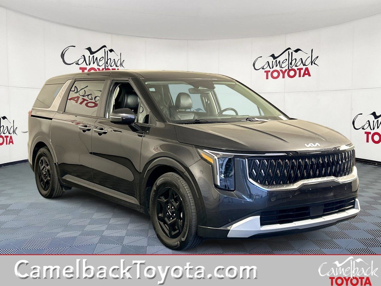 Used 2026 Kia Carnival FWD image 1